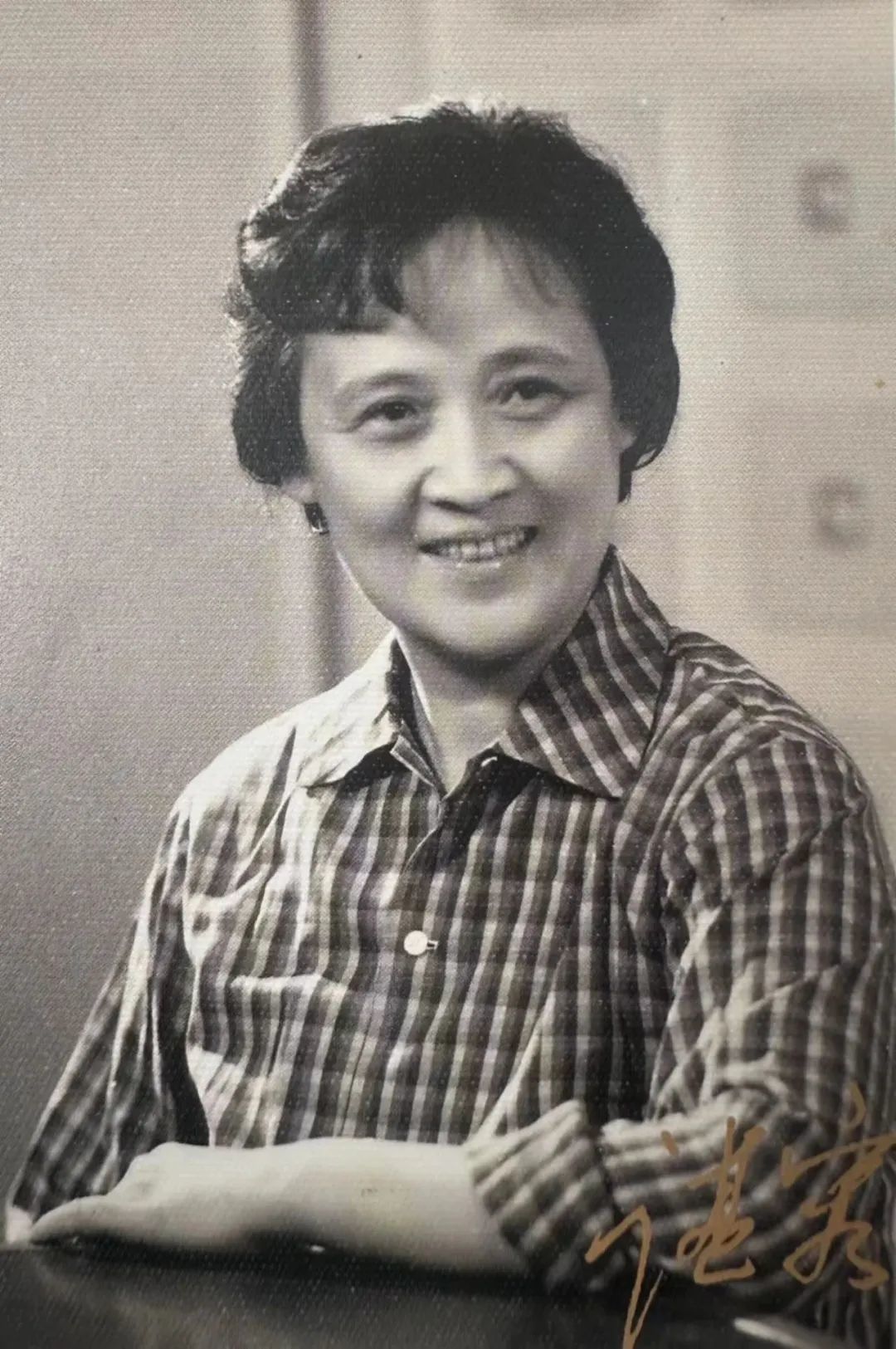 梁左梁天母亲、《人到中年》作者湛容因病离世 梁左梁天母亲、《人到中年》作者湛容因病离世