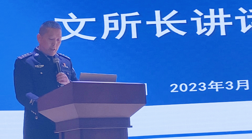 300多位老师变身学生,最美女检察官来上课 300多位老师变身学生,最美女检察官来上课
