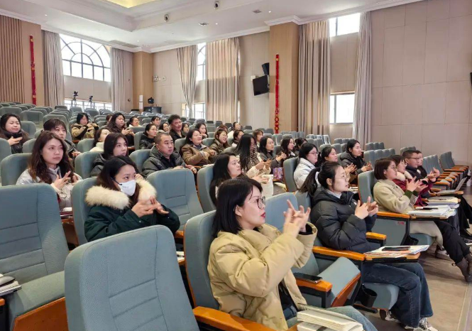 向下扎根,向上生长!新川小学部成长导师工作坊培训活动 向下扎根,向上生长!新川小学部成长导师工作坊培训活动
