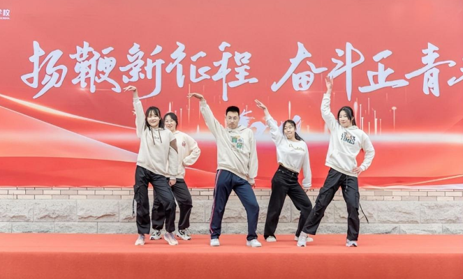 新川初中部师生,扬鞭新征程,奋斗正青春 新川初中部师生,扬鞭新征程,奋斗正青春