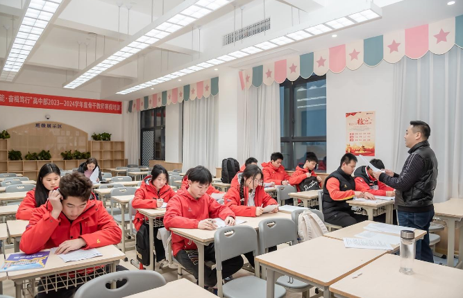 目标清华北大,文化、训练两不误,19名射击射箭冠军到新川读书! 目标清华北大,文化、训练两不误,19名射击射箭冠军到新川读书!