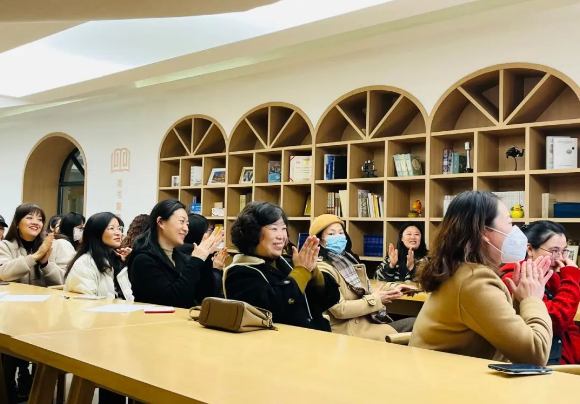 高中部“新与心”家长课堂(6)——育繁花盛放,让幸福生长 高中部“新与心”家长课堂(6)——育繁花盛放,让幸福生长