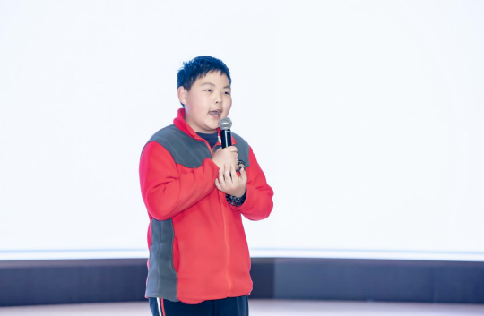 青春期,如何与异性交往?小杜姐姐为八年级学生举办讲座 青春期,如何与异性交往?小杜姐姐为八年级学生举办讲座