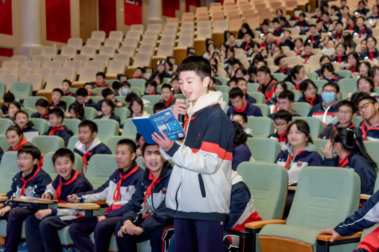 青春期,如何与异性交往?小杜姐姐为八年级学生举办讲座 青春期,如何与异性交往?小杜姐姐为八年级学生举办讲座