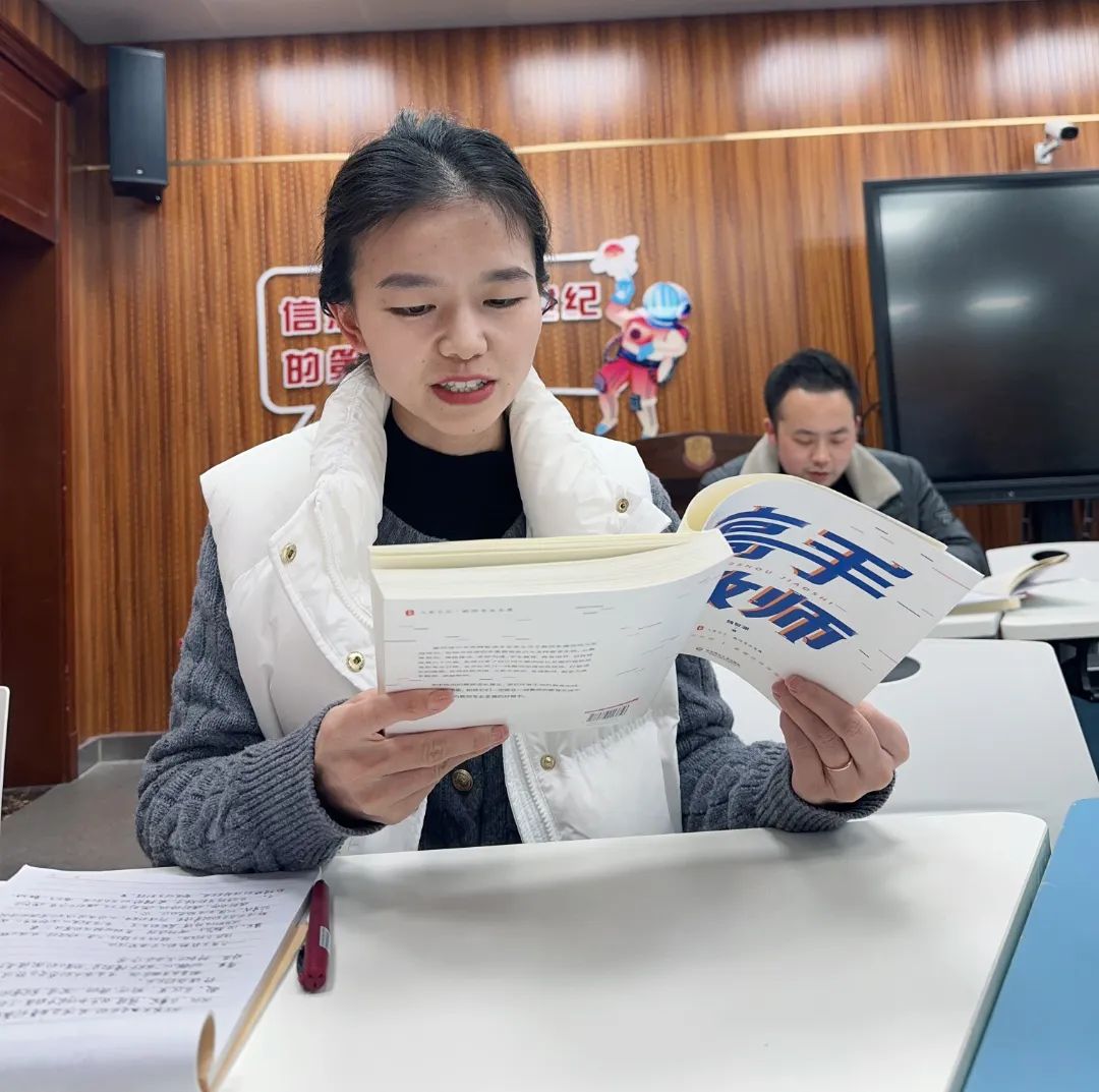 腹有诗书气自华，读书万卷始通神——刘旭名师工作室《高手教师》读书分享活动