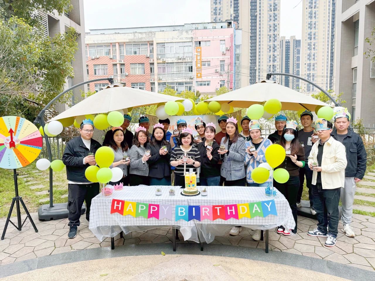 春季生日会丨在坤达安上春山 欢歌笑语两相欢