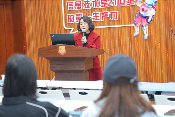 春暖花开，从心出发——成都王府外国语学校举行三月校长早茶会