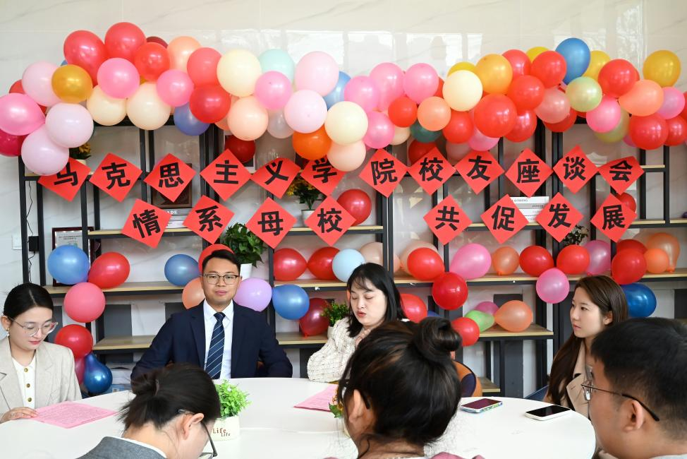 人必有所执 方能有所成——校友张正林应邀返校开展交流活动 人必有所执 方能有所成——校友张正林应邀返校开展交流活动