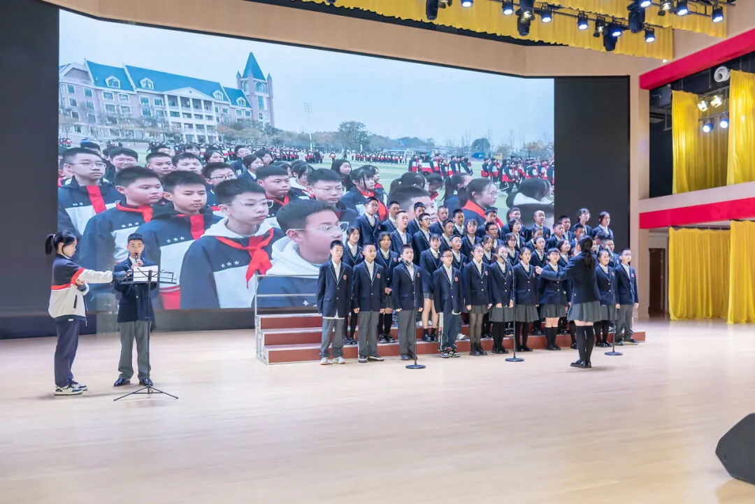 自导自演 初中部学生举办“励志歌会”,歌唱春天 自导自演 初中部学生举办“励志歌会”,歌唱春天