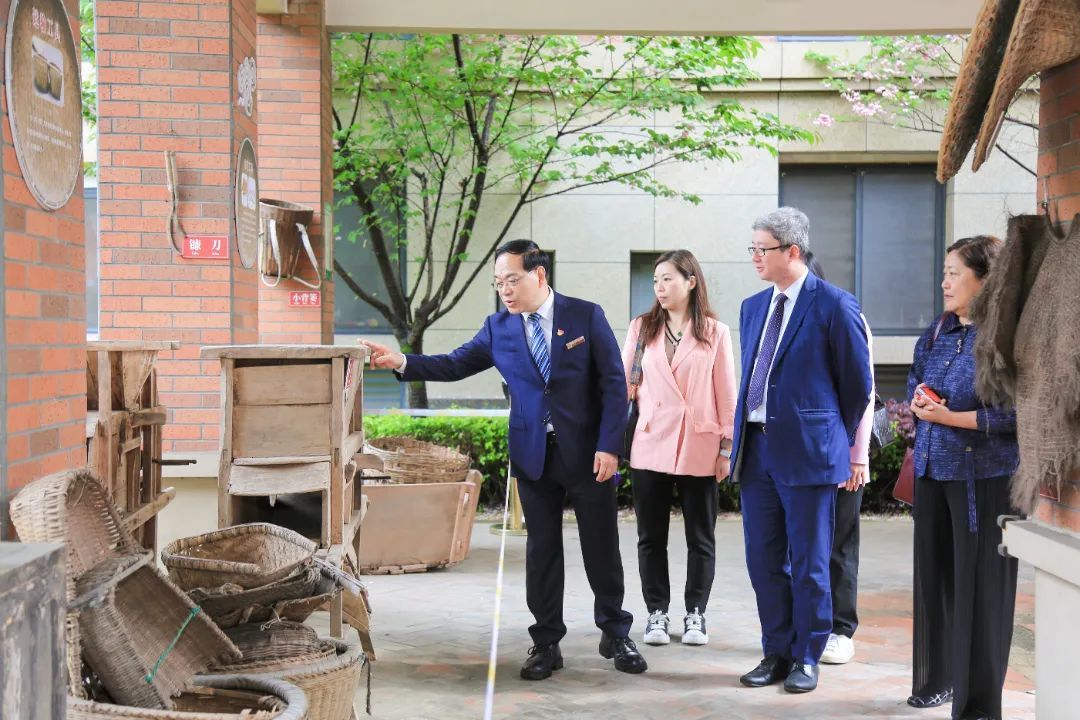 川港心连心，为国育英才——记香港校长代表团走进成都王府