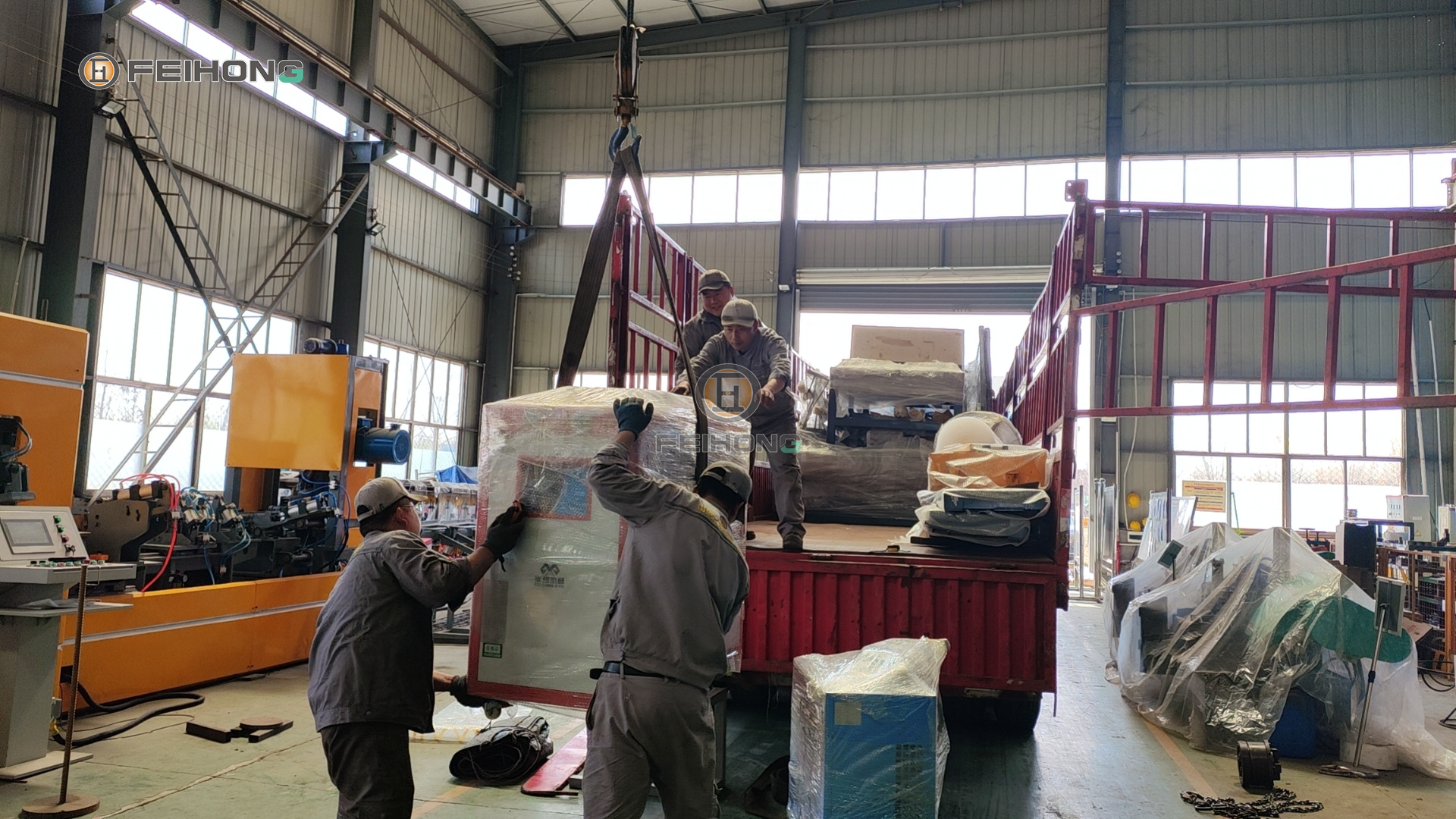 喜訊！熱烈慶祝飛宏5套數(shù)控鋼筋加工設備裝車完畢順利發(fā)出