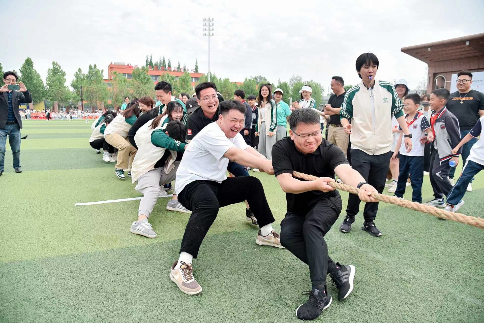小学部举行春季运动会,尽显艺术魅力 小学部举行春季运动会,尽显艺术魅力