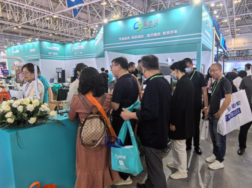 高博会 | 利君成携MR/AR/VR、中餐AI智能摆台虚拟仿真教学设备精彩亮相！