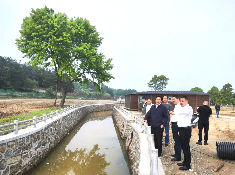 市生态环境局调研小流域综合治理相关工作