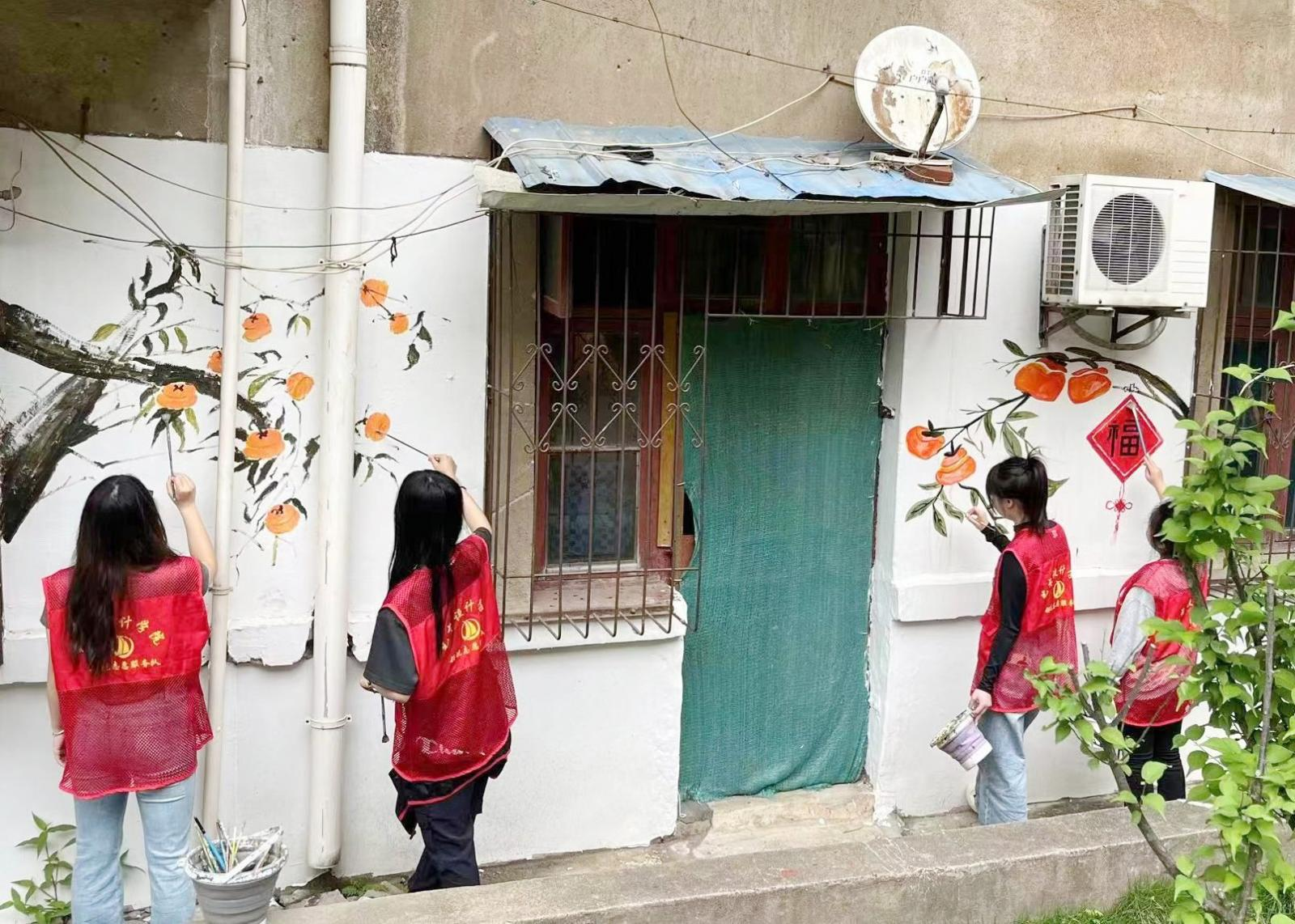 【湖北日报客户端】“小”墙绘传播劳动最光荣 【湖北日报客户端】“小”墙绘传播劳动最光荣