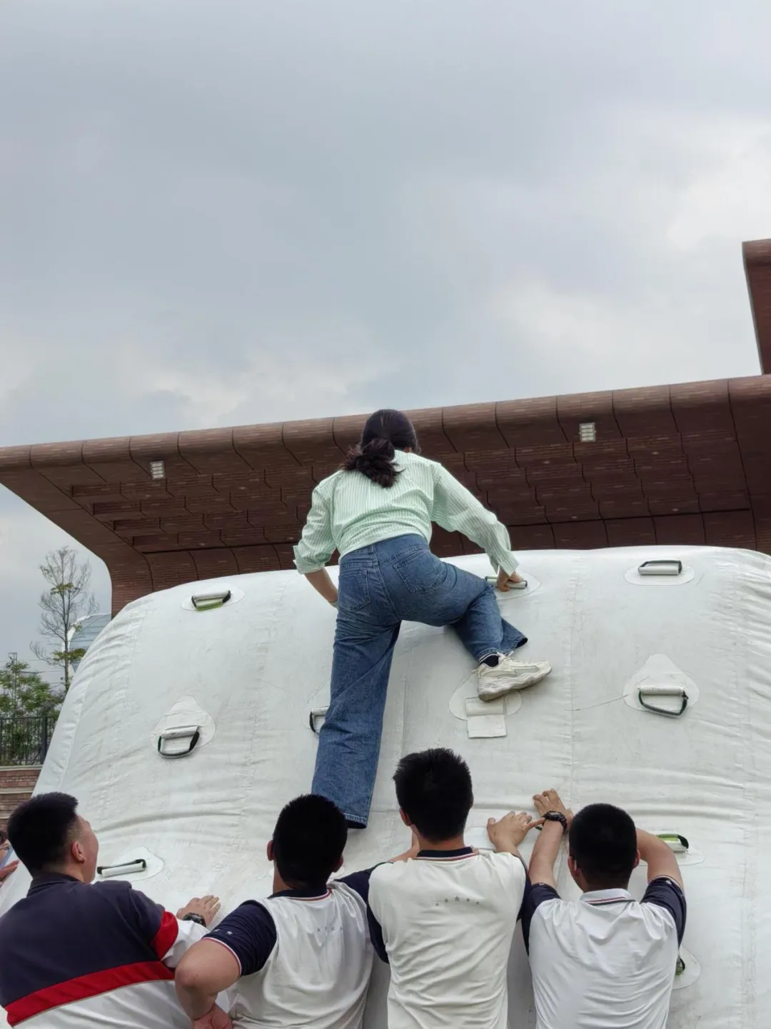 嗨翻了!你见过这样“撒欢”的校园生活吗? 嗨翻了!你见过这样“撒欢”的校园生活吗?