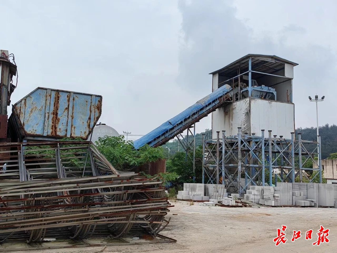 临时工棚成了建材交易市场，严令整改！