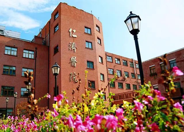 老病房木门脚下为啥藏着铜片？上海百年医院老建筑中细品“仁术济世”