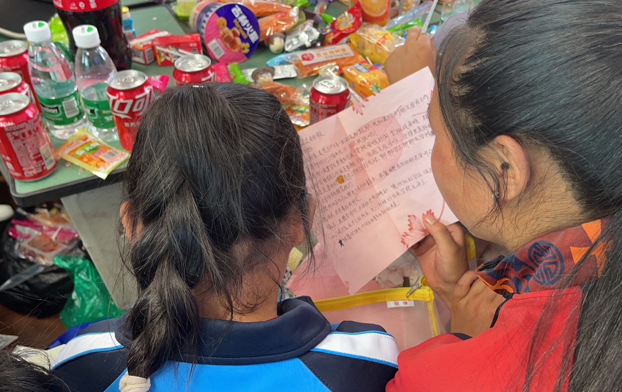 情系理塘!新川55封爱心手书抵达天空之城 情系理塘!新川55封爱心手书抵达天空之城