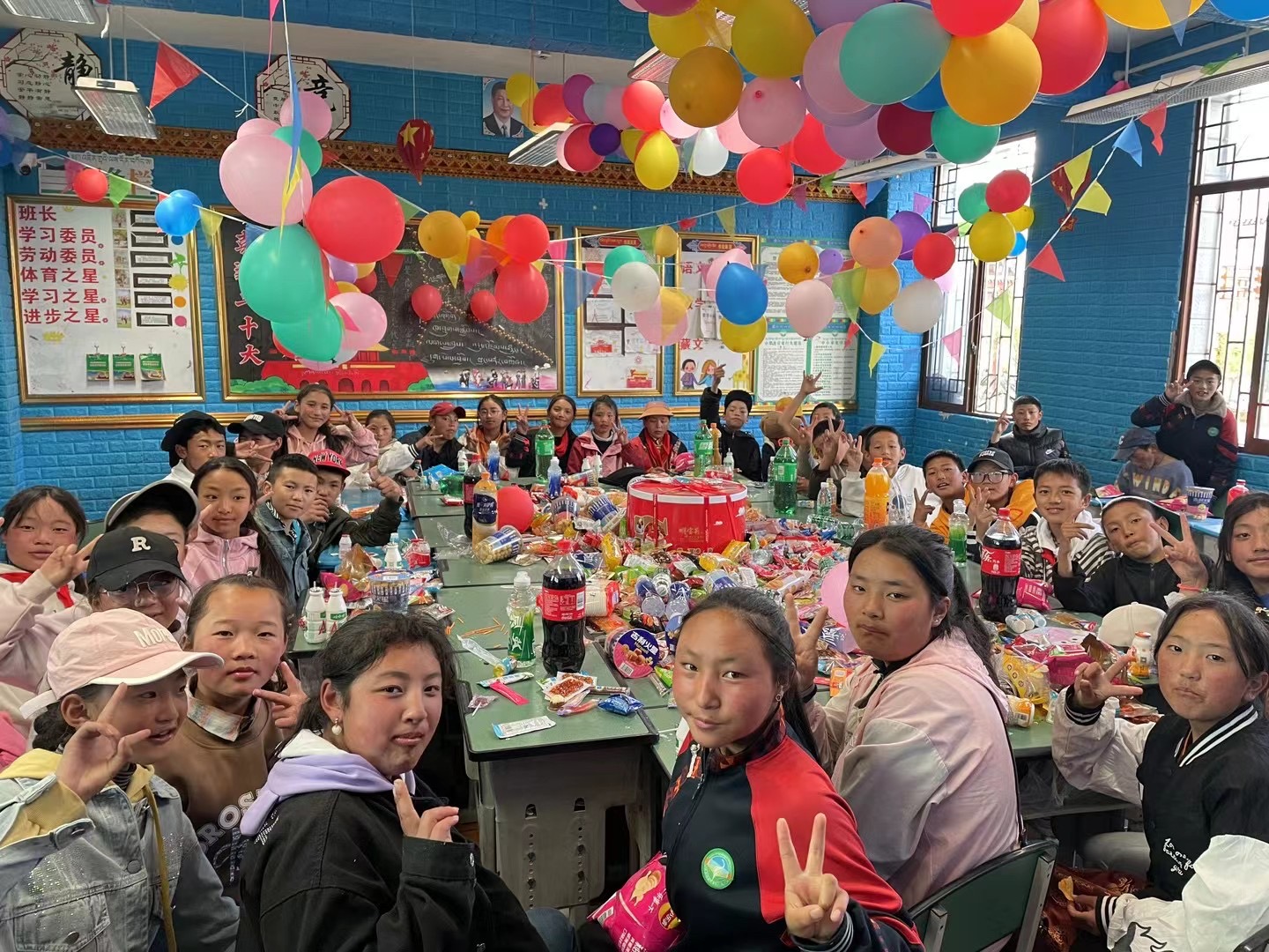 情系理塘!新川55封爱心手书抵达天空之城 情系理塘!新川55封爱心手书抵达天空之城