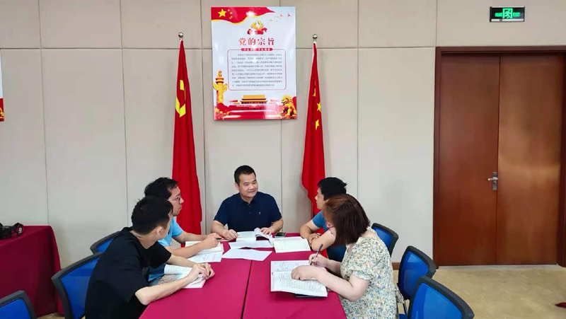 中迅達(dá)集團(tuán)黨支部小組會(huì)議