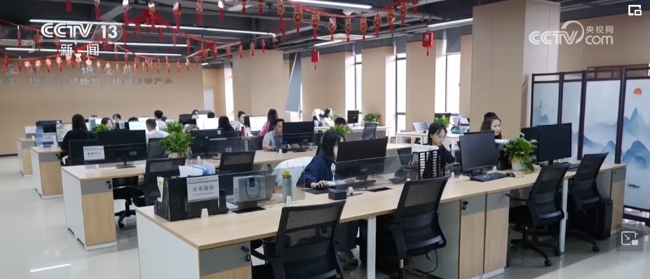 跨境物流+跨境電商+外貿(mào)驛站” “真金白銀”護(hù)航中小微電商企業(yè)“出海 跨境物流+跨境電商+外貿(mào)驛站” “真金白銀”護(hù)航中小微電商企業(yè)“出海
