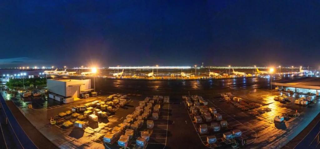 上海機場實行跨境電商貨物便利化收運,今年前 5 月兩場貨運總量同比增長超 15% 上海機場實行跨境電商貨物便利化收運,今年前 5 月兩場貨運總量同比增長超 15%