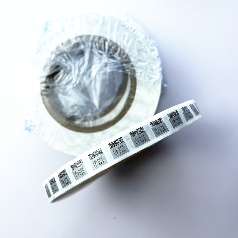 一物一碼塑膜揭刮式卷筒標簽 刮刮銀色涂層半覆蓋標簽 二維碼防偽標簽 揭開全留底 一次性使用 掃碼查真?zhèn)? title=