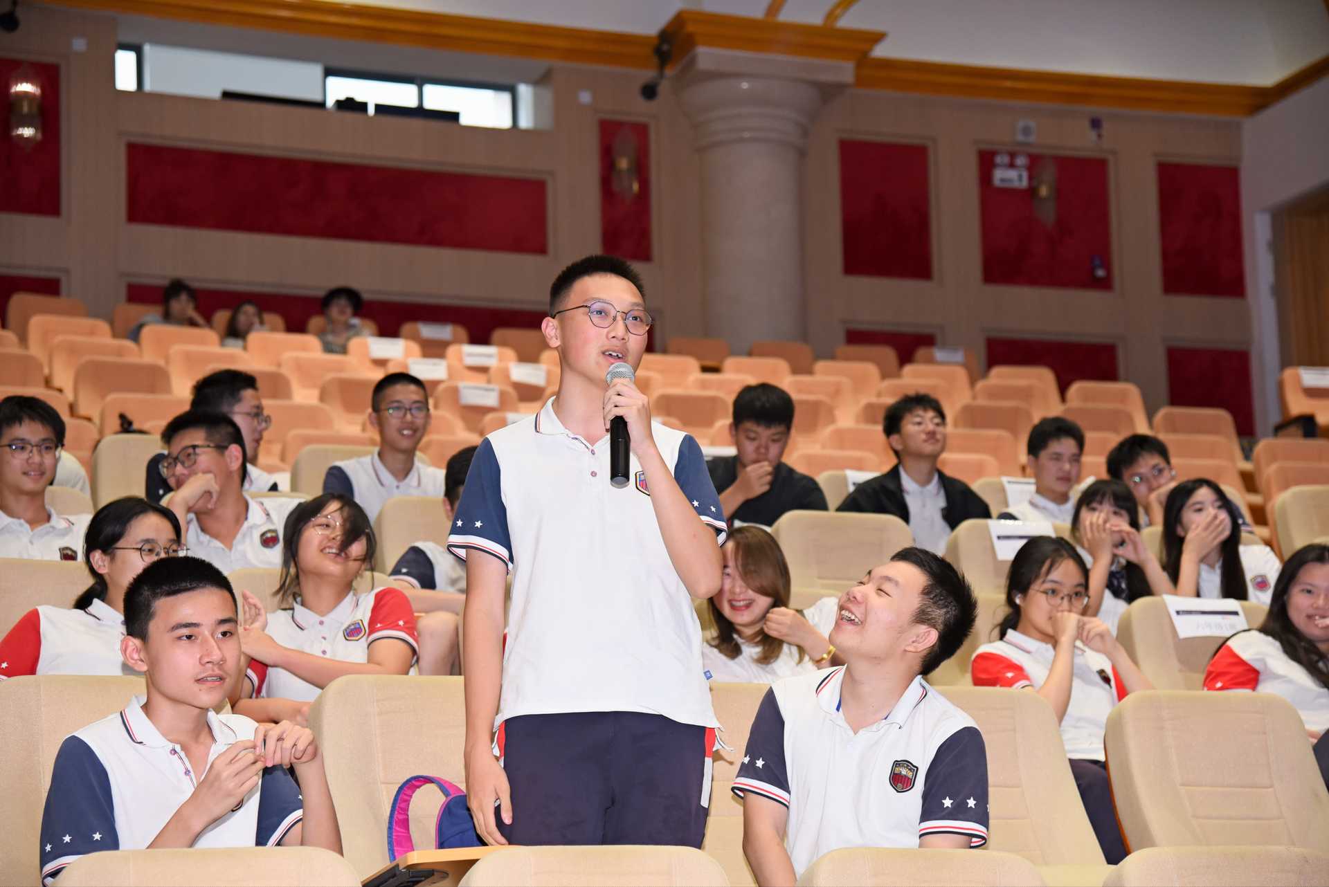 500架无人机大秀,祝初三学子毕业快乐 500架无人机大秀,祝初三学子毕业快乐