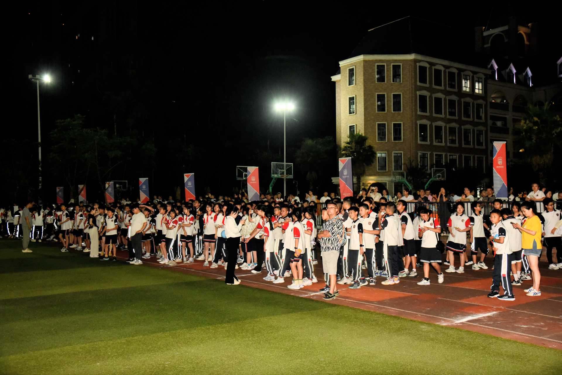 500架无人机大秀,祝初三学子毕业快乐 500架无人机大秀,祝初三学子毕业快乐