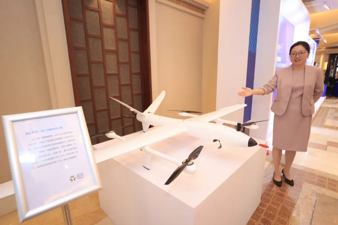 无人机产业蓬勃发展，科技驱动服务业加速升级