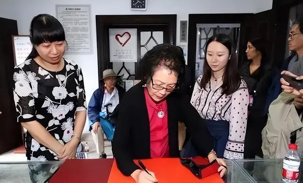 徐志摩后人:举家定居美国,无一人从事文学,回中国需要带翻译 徐志摩后人:举家定居美国,无一人从事文学,回中国需要带翻译