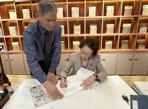 徐志摩后人:举家定居美国,无一人从事文学,回中国需要带翻译 徐志摩后人:举家定居美国,无一人从事文学,回中国需要带翻译