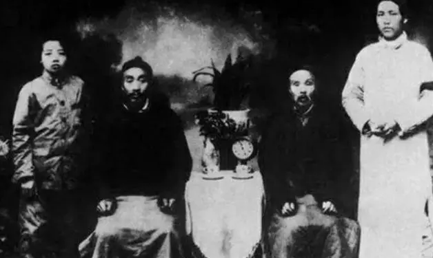 俄罗斯解密的这份毛主席的个人履历表,纠正了我们的哪些错误认识 俄罗斯解密的这份毛主席的个人履历表,纠正了我们的哪些错误认识