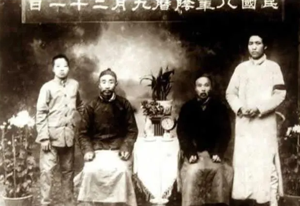 俄罗斯解密的这份毛主席的个人履历表,纠正了我们的哪些错误认识 俄罗斯解密的这份毛主席的个人履历表,纠正了我们的哪些错误认识