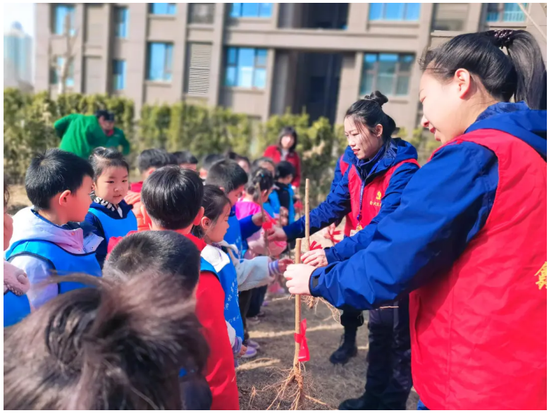 植树节 | 为园区绿意充“植” 植树节 | 为园区绿意充“植”