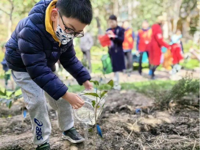 植树节 | 为园区绿意充“植”
