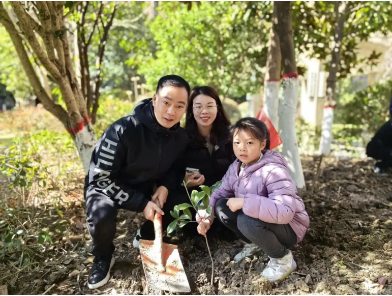 植树节 | 为园区绿意充“植” 植树节 | 为园区绿意充“植”