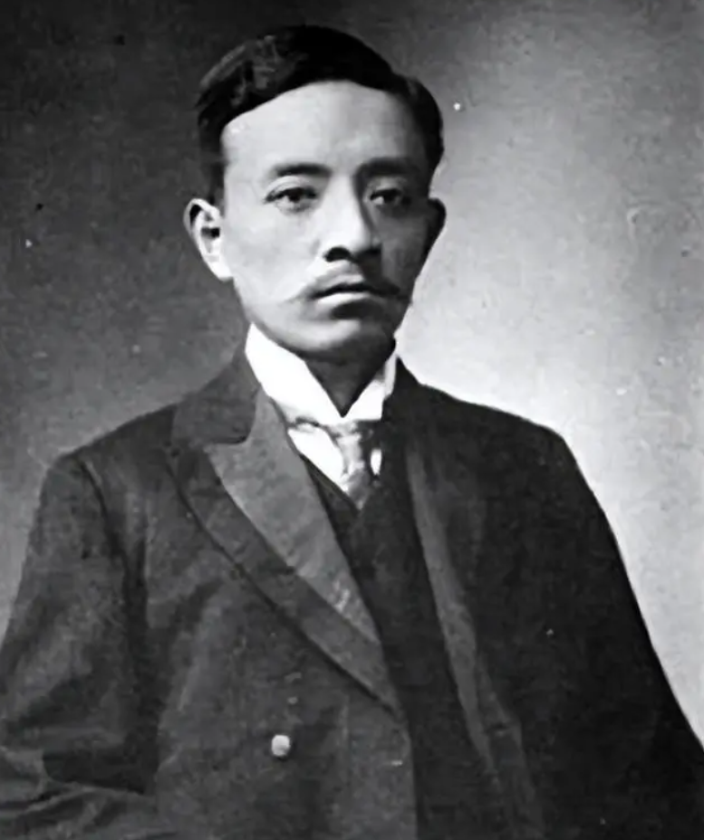 他曾是我党最高军事领导,地位一度超朱老总,结局却令人痛心不已 他曾是我党最高军事领导,地位一度超朱老总,结局却令人痛心不已