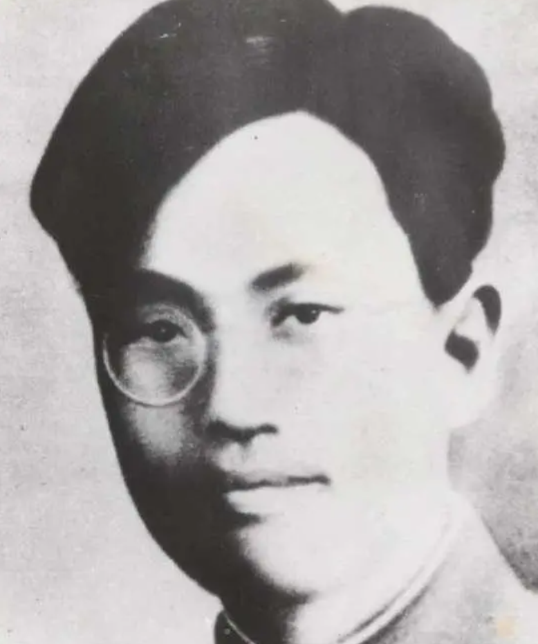 他曾是我党最高军事领导,地位一度超朱老总,结局却令人痛心不已 他曾是我党最高军事领导,地位一度超朱老总,结局却令人痛心不已