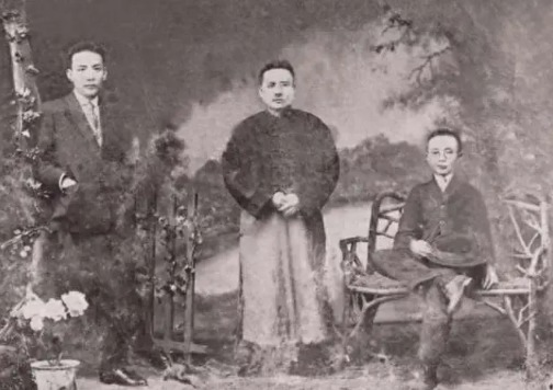他曾是我党最高军事领导,地位一度超朱老总,结局却令人痛心不已 他曾是我党最高军事领导,地位一度超朱老总,结局却令人痛心不已