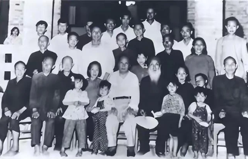 76年毛主席病重,躺在病床上含泪嘱咐李敏:有件事你要帮我去办 76年毛主席病重,躺在病床上含泪嘱咐李敏:有件事你要帮我去办