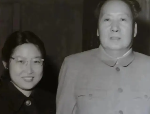 76年毛主席病重,躺在病床上含泪嘱咐李敏:有件事你要帮我去办 76年毛主席病重,躺在病床上含泪嘱咐李敏:有件事你要帮我去办