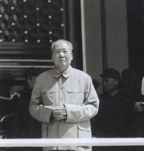 76年毛主席病重,躺在病床上含泪嘱咐李敏:有件事你要帮我去办 76年毛主席病重,躺在病床上含泪嘱咐李敏:有件事你要帮我去办