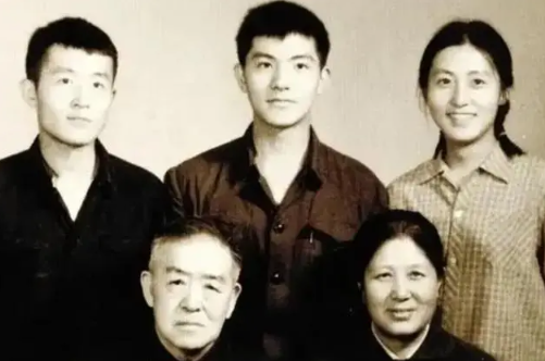 他是我党最大抗日根据地创始人,位高权重,建国后却只是一小处长 他是我党最大抗日根据地创始人,位高权重,建国后却只是一小处长