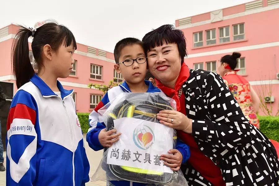 The 82nd Sun Hope Xu Qing Primary School in Lüguantun, Chenguantun Town, Jinghai District, Tianjin. The 82nd Sun Hope Xu Qing Primary School in Lüguantun, Chenguantun Town, Jinghai District, Tianjin.