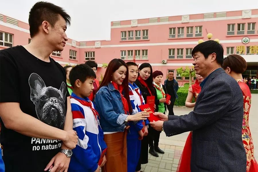The 82nd Sun Hope Xu Qing Primary School in Lüguantun, Chenguantun Town, Jinghai District, Tianjin. The 82nd Sun Hope Xu Qing Primary School in Lüguantun, Chenguantun Town, Jinghai District, Tianjin.