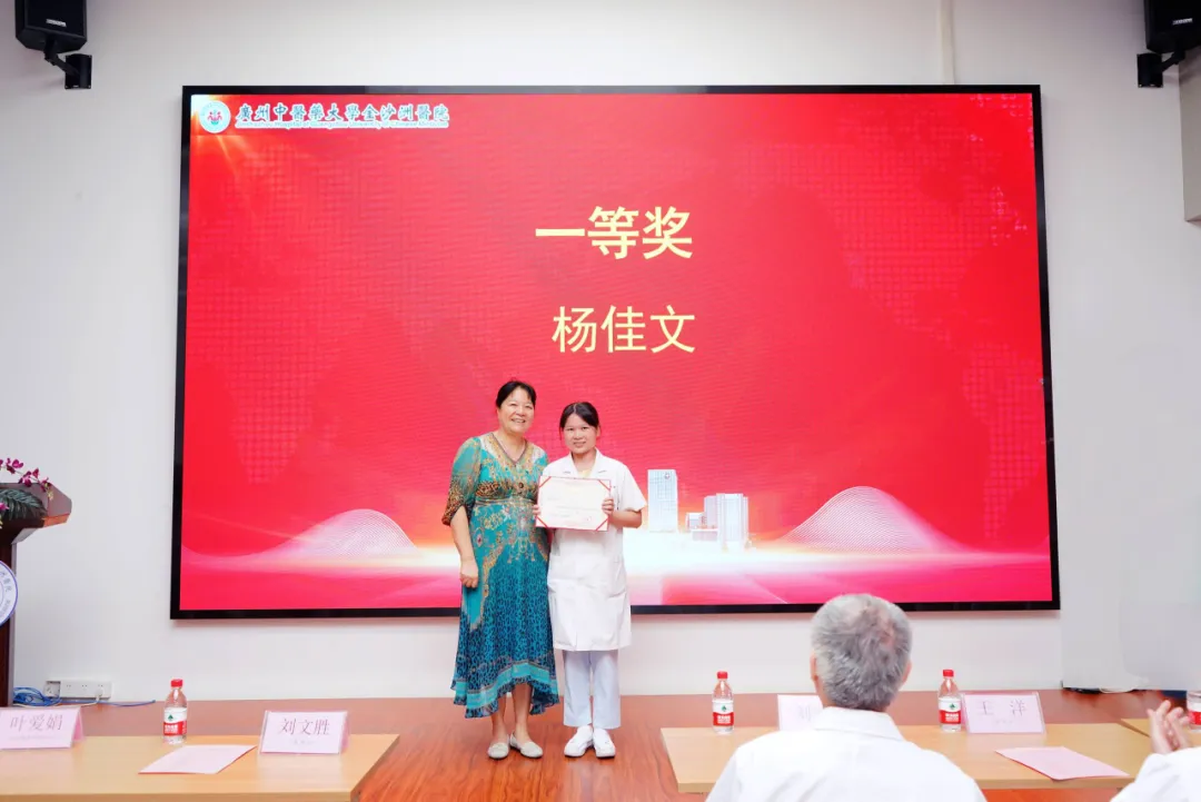 中国医师节|崇尚人文精神,彰显医者仁心 中国医师节|崇尚人文精神,彰显医者仁心