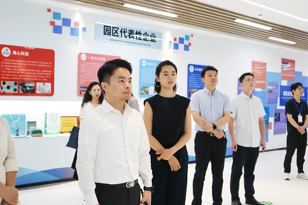 鄂澳青年交流促进会监事长丁少雄一行到访鄂港澳青创园,园区鄂澳交流服务点设立 鄂澳青年交流促进会监事长丁少雄一行到访鄂港澳青创园,园区鄂澳交流服务点设立