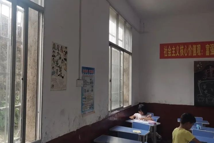 第214所 湖南省漣源市三甲鄉(xiāng)三甲尚赫梁紅小學 第214所 湖南省漣源市三甲鄉(xiāng)三甲尚赫梁紅小學